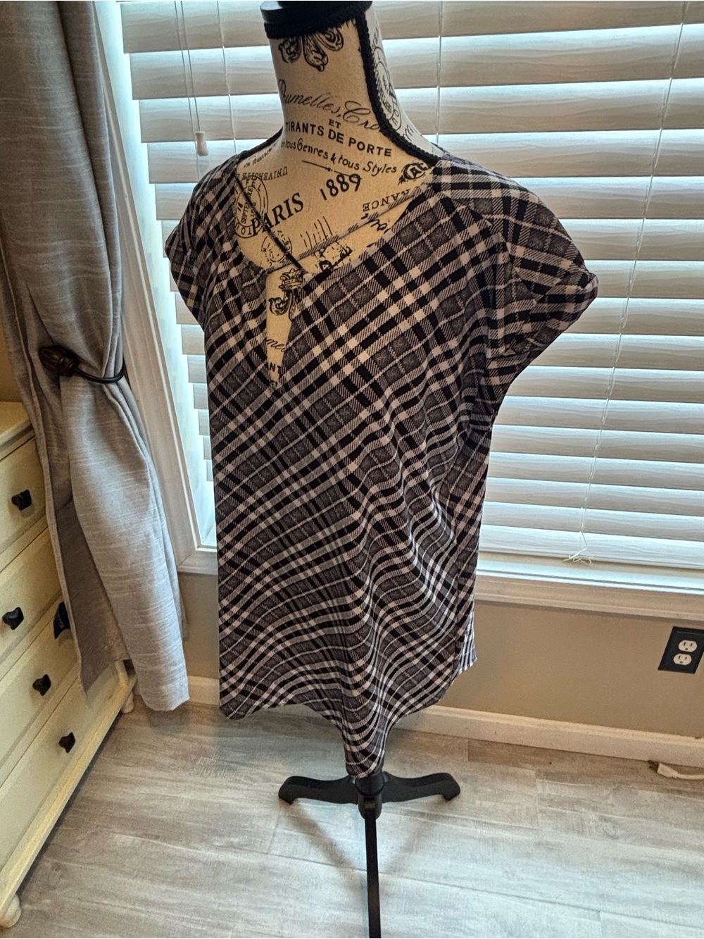 Express Black and White Plaid V-Neck Top